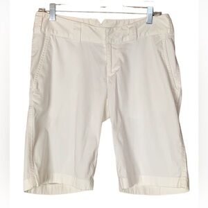 The North Face white bermuda shorts Size 8
